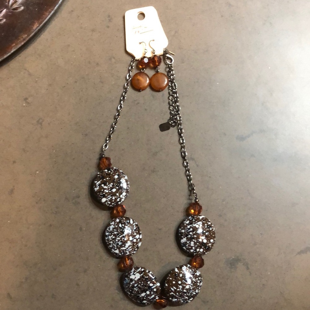 Matching necklace and earrings!!